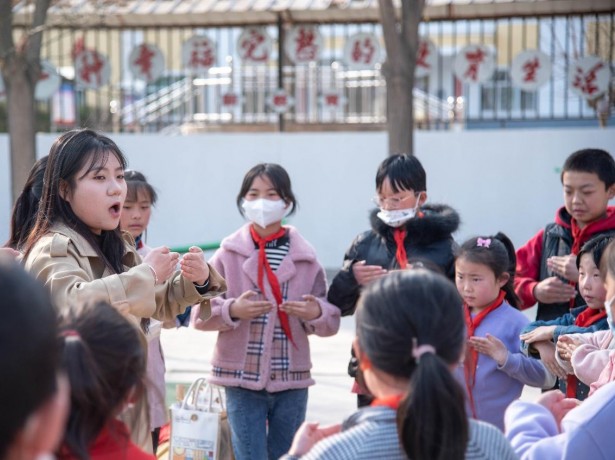 艺术学院青年志愿者协会赴榆中县高墩营小学开展“学习二十大 美育进校园” 支教活动